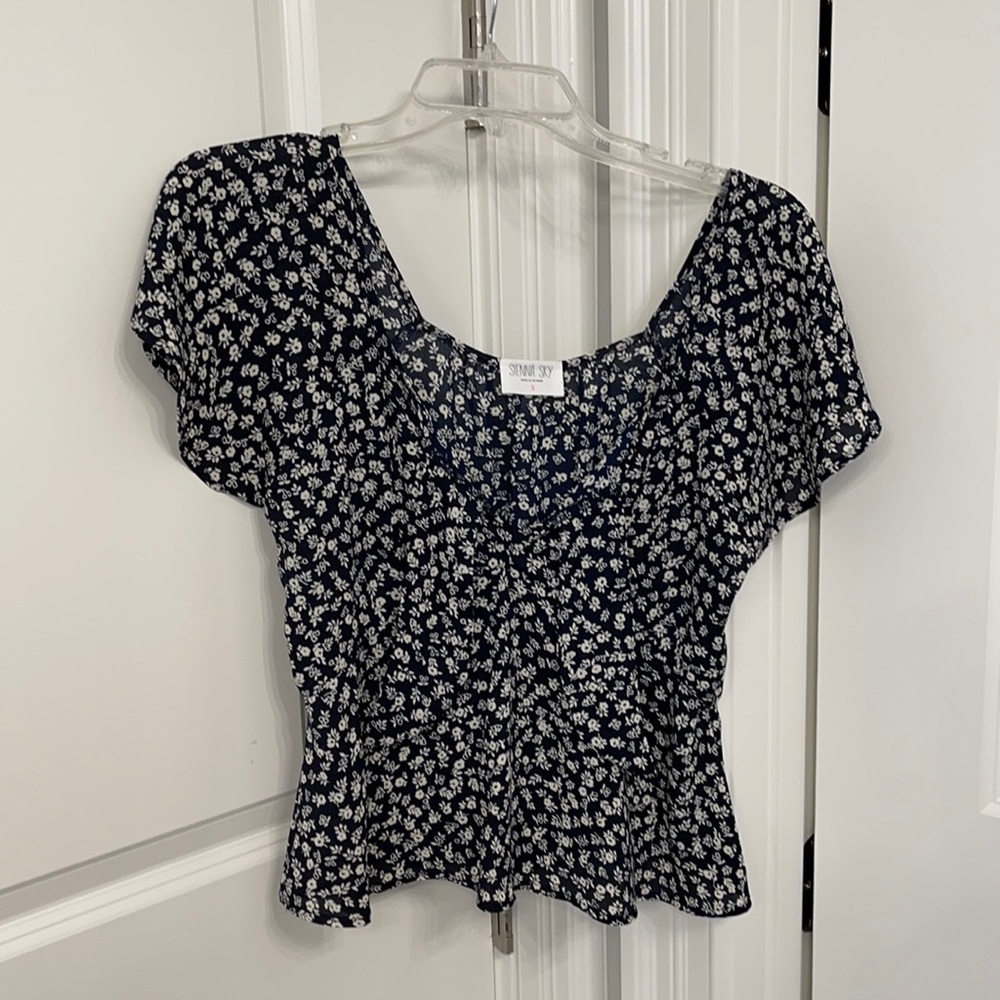 Frilly summer blouse - Picture 1 of 2